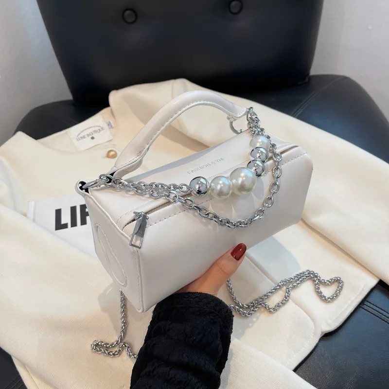 Unique Niche Handbag Women's Bag 2022 Summer New All-match Chain Messenger Bag Personality One-shoulder Small Square Bag
Unique Niche Handbag Women's Bag 2022 Summer New All-match Chain Messenger Bag Personality One-shoulder Small Square Bag