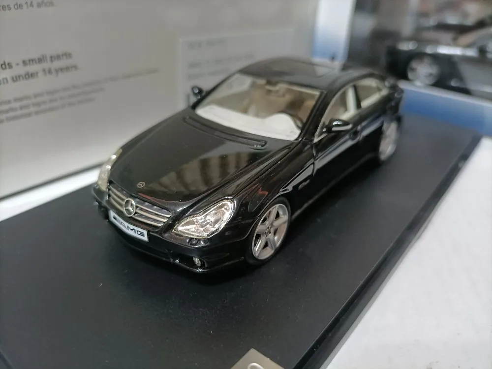 GLM 1:43 для бензага CLS63 C219 2008 Ограниченная серия полимерная металлическая статическая модель автомобиля игрушка подарок
GLM 1:43 для бензага CLS63 C219 2008 Ограниченная серия полимерная металлическая статическая модель автомобиля игрушка подарок