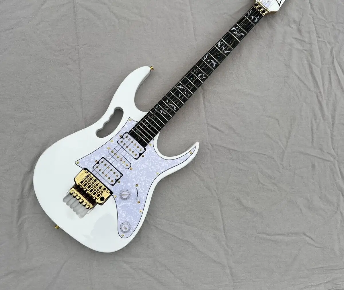 Factory Direct Selling Electric Guitar with Good Timbre and Quality Assurance
Factory Direct Selling Electric Guitar with Good Timbre and Quality Assurance