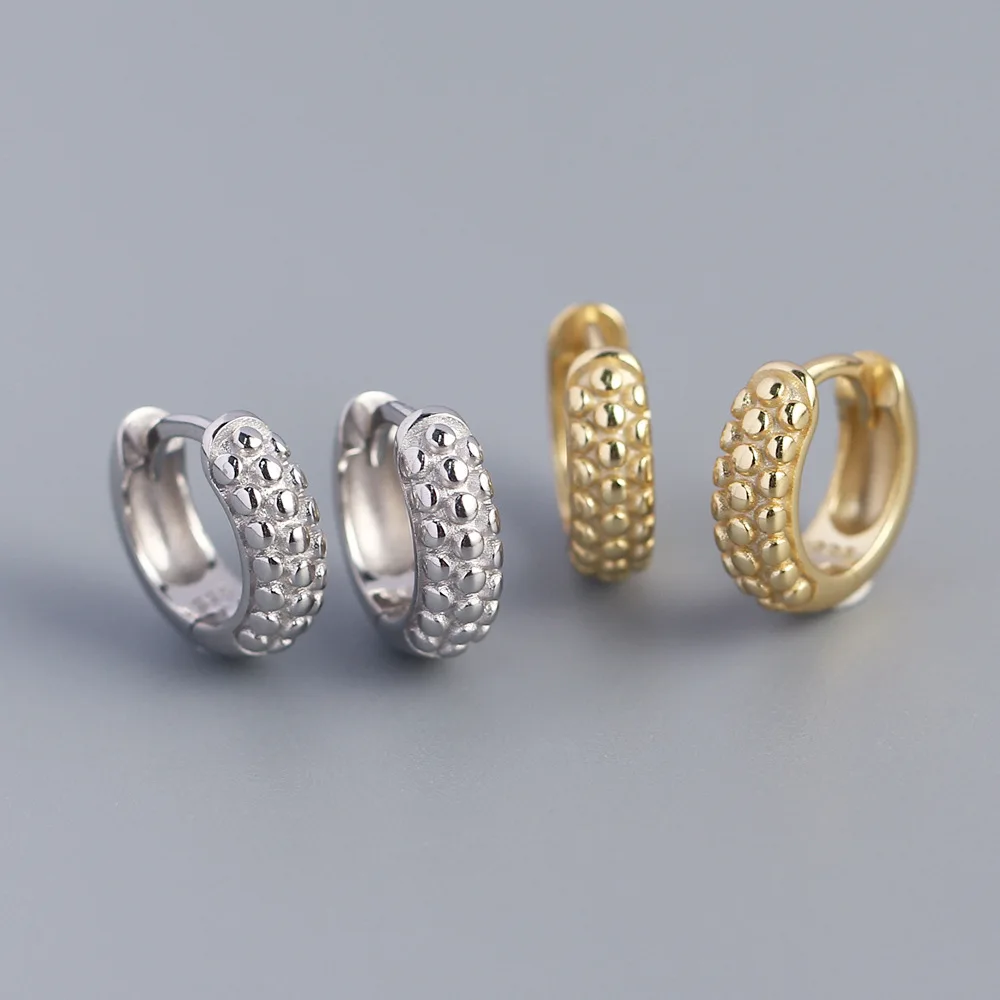 Yoofaning European/American French light luxury 925 silver needle hoop heavy industry geometric metal wind round bead earrings
Yoofaning European/American French light luxury 925 silver needle hoop heavy industry geometric metal wind round bead earrings