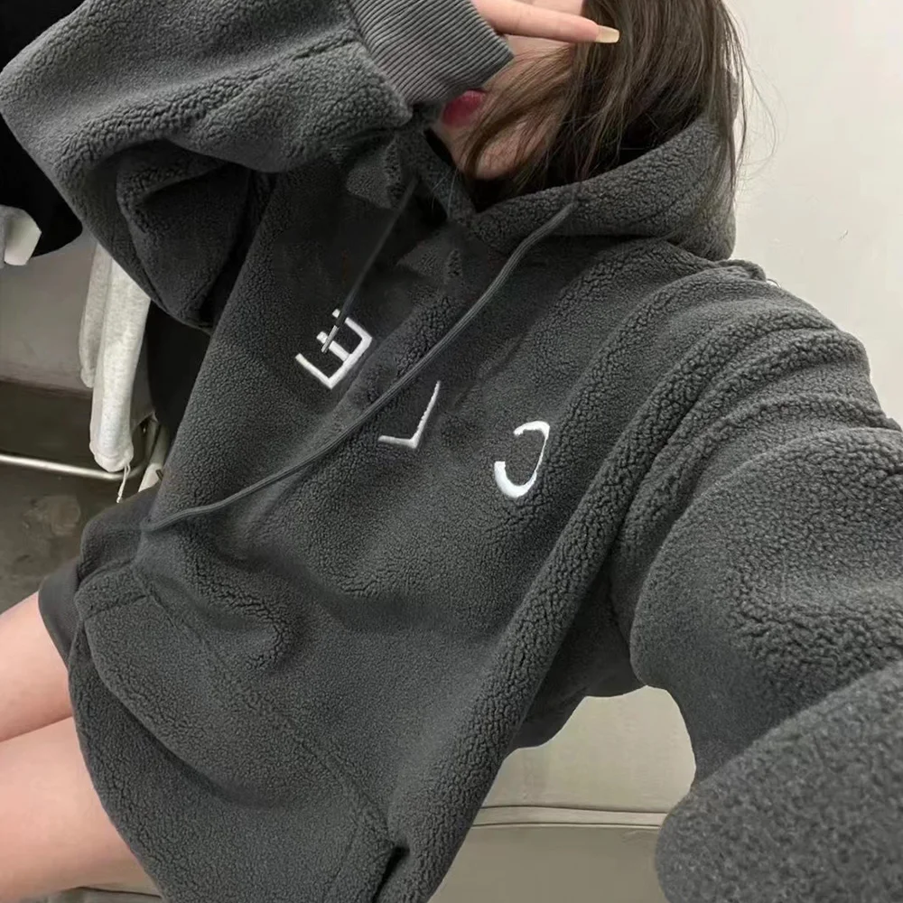 Autumn Winter New Women Hoodies Letters Embroidery Fashion Hooded Lambswool Sweater Casual Long-sleeved Loose Pullover Sweater
Autumn Winter New Women Hoodies Letters Embroidery Fashion Hooded Lambswool Sweater Casual Long-sleeved Loose Pullover Sweater