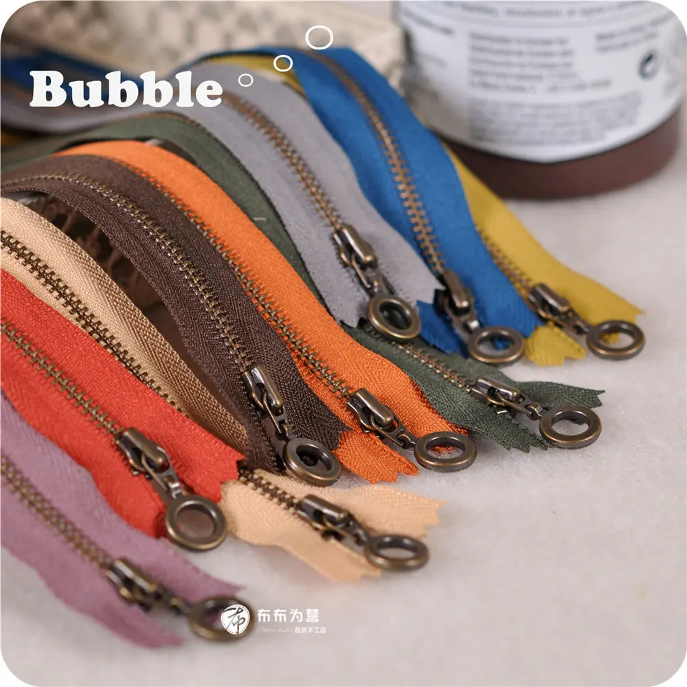 Japanese YKK Zipper Authentic 3 # Bubble Puller Bronze Teeth with 9 Colors and 8 Specifications
Japanese YKK Zipper Authentic 3 # Bubble Puller Bronze Teeth with 9 Colors and 8 Specifications