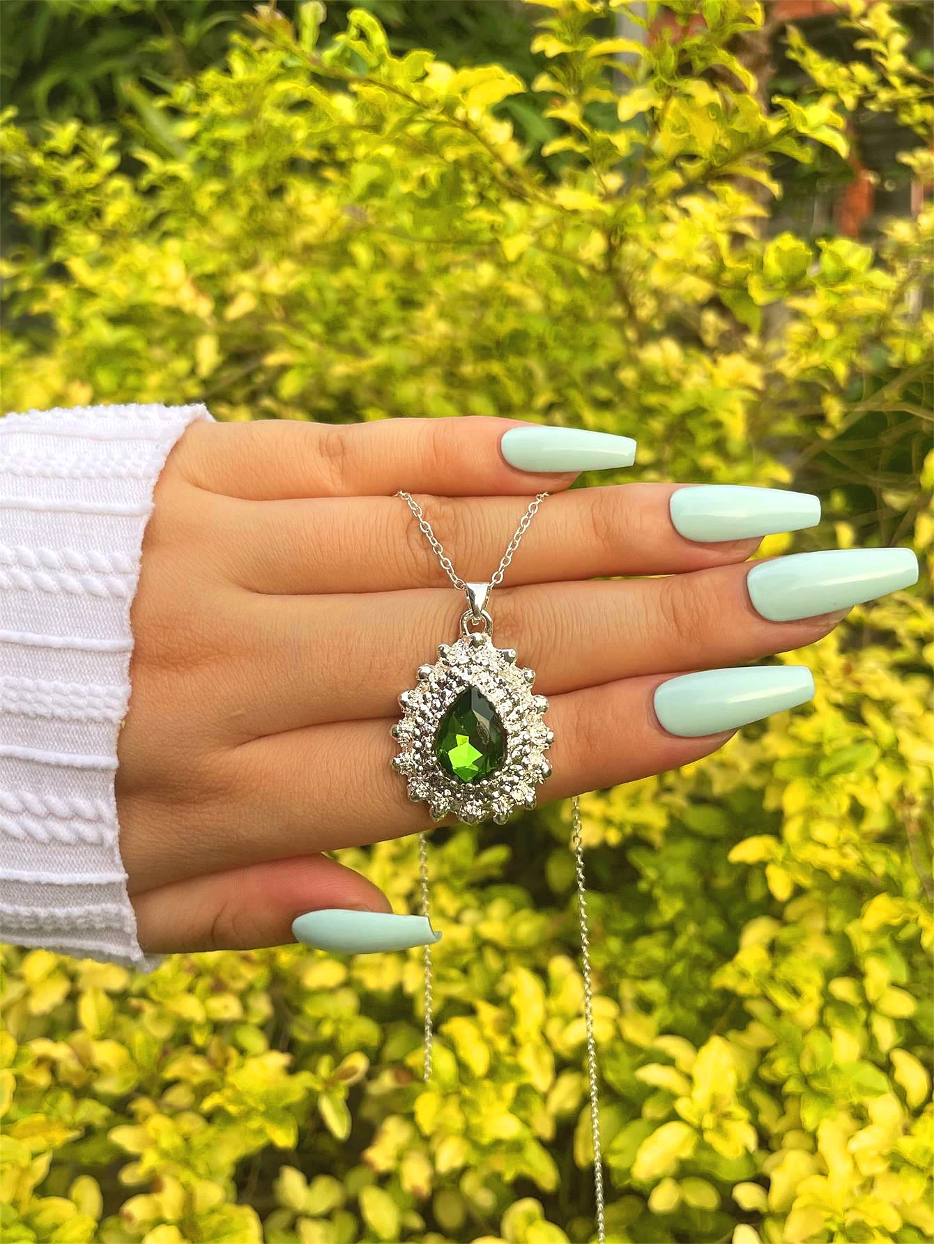 ANGLANG Novel Designed Women Necklace Water Drop Green Cubic Zirconia Unique Accessories for Party Fancy Gift Statement Jewelry
ANGLANG Novel Designed Women Necklace Water Drop Green Cubic Zirconia Unique Accessories for Party Fancy Gift Statement Jewelry