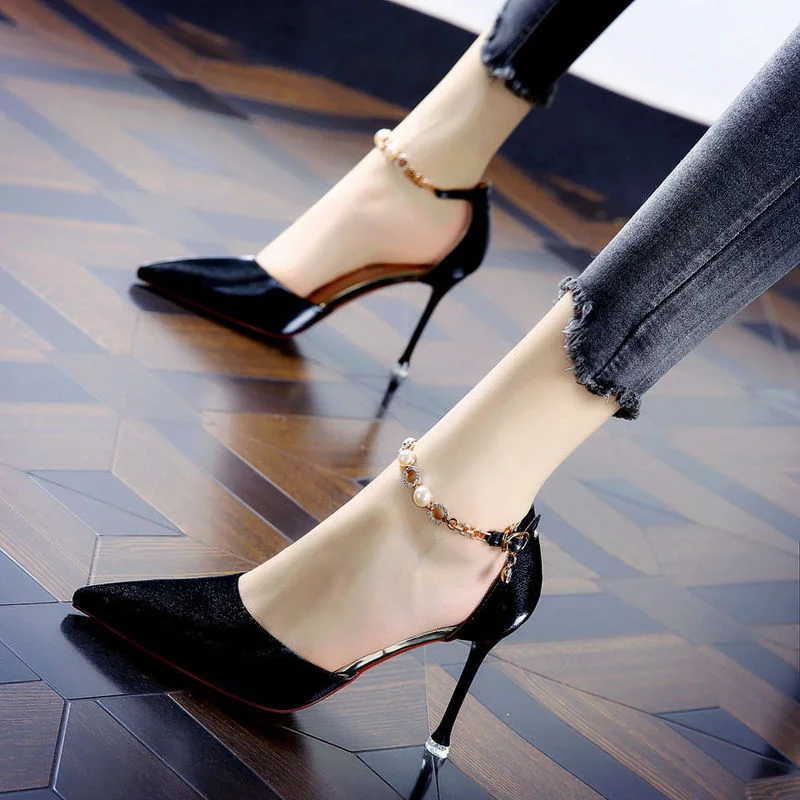 One word buckle pointed toe hollow single shoes women's wedding shoes summer new stiletto ladies fashion high heels zapatos 
One word buckle pointed toe hollow single shoes women's wedding shoes summer new stiletto ladies fashion high heels zapatos