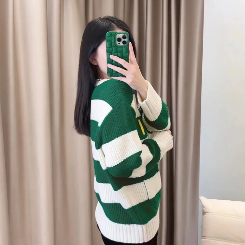 High-end women's clothing 2022 spring and summer new striped knitted pullover sweater, pocket design knitted sweater
High-end women's clothing 2022 spring and summer new striped knitted pullover sweater, pocket design knitted sweater