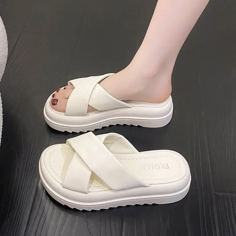 Сланцы женские на платформе, роскошные дизайнерские шлепанцы средней высоты, без каблука, модные базовые тапочки из искусственной кожи, лето 2023
Сланцы женские на платформе, роскошные дизайнерские шлепанцы средней высоты, без каблука, модные базовые тапочки из искусственной кожи, лето 2023