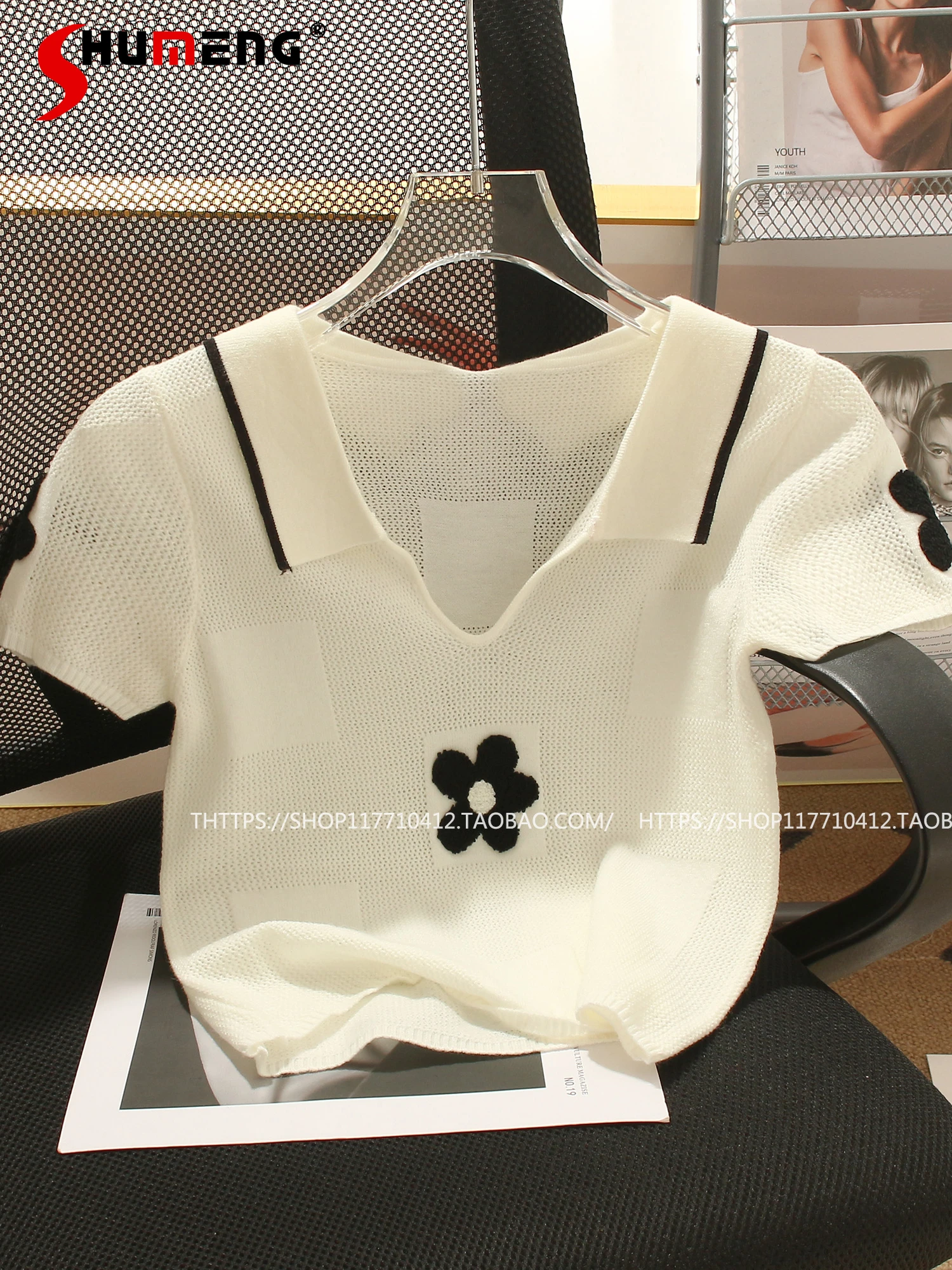 Elegant Polo Collar Ice Silk Knitted T-shirt Women Summer Embroidered Flower Short Slim Fit Slimming Thin Tshirt Pullover Tops
Elegant Polo Collar Ice Silk Knitted T-shirt Women Summer Embroidered Flower Short Slim Fit Slimming Thin Tshirt Pullover Tops