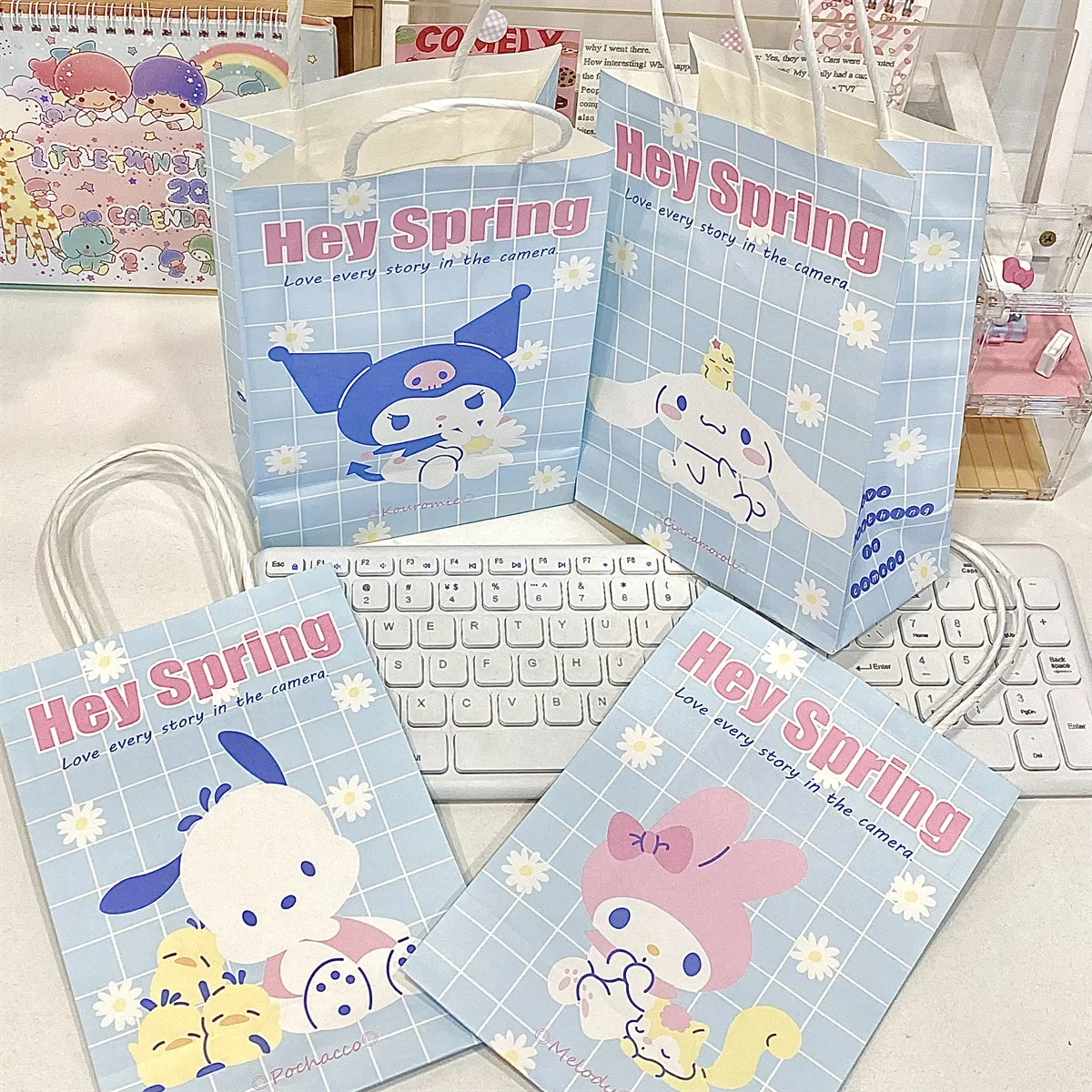 Новинка Kawaii Sanrio ручной бумажный пакет Cinnamoroll Kuromi Mymelody почтовый мультяшный аниме упаковочная сумка в подарок
Новинка Kawaii Sanrio ручной бумажный пакет Cinnamoroll Kuromi Mymelody почтовый мультяшный аниме упаковочная сумка в подарок
