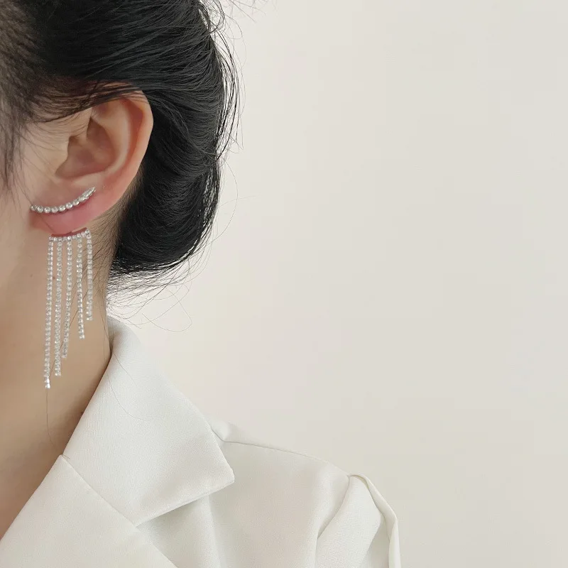 2023 New Full Diamond Curved Tassel a Pair Of Long Earrings, Europe And The United States Exaggerated Design Sense Fashion Earri
2023 New Full Diamond Curved Tassel a Pair Of Long Earrings, Europe And The United States Exaggerated Design Sense Fashion Earri
