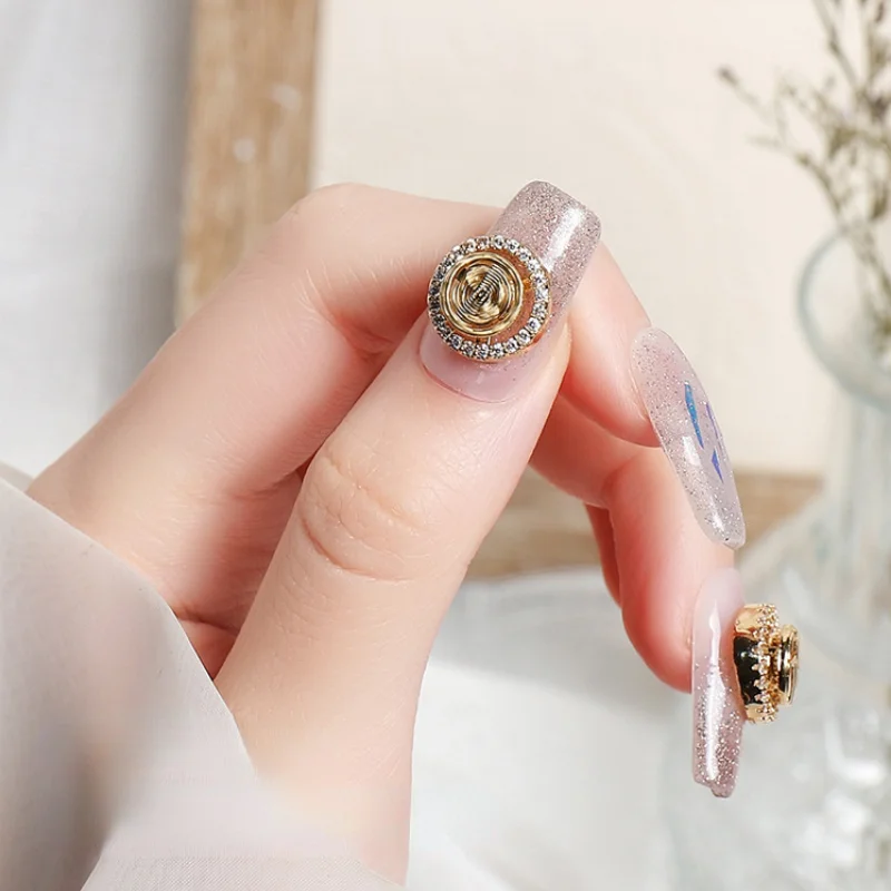 2pcs Metal Dollar Nail Charms with Zircon Luxury Coin Alloy 3D Nail Art Decorations DIY Design Gem Jewelry $ Nail Art Decoration
2pcs Metal Dollar Nail Charms with Zircon Luxury Coin Alloy 3D Nail Art Decorations DIY Design Gem Jewelry $ Nail Art Decoration