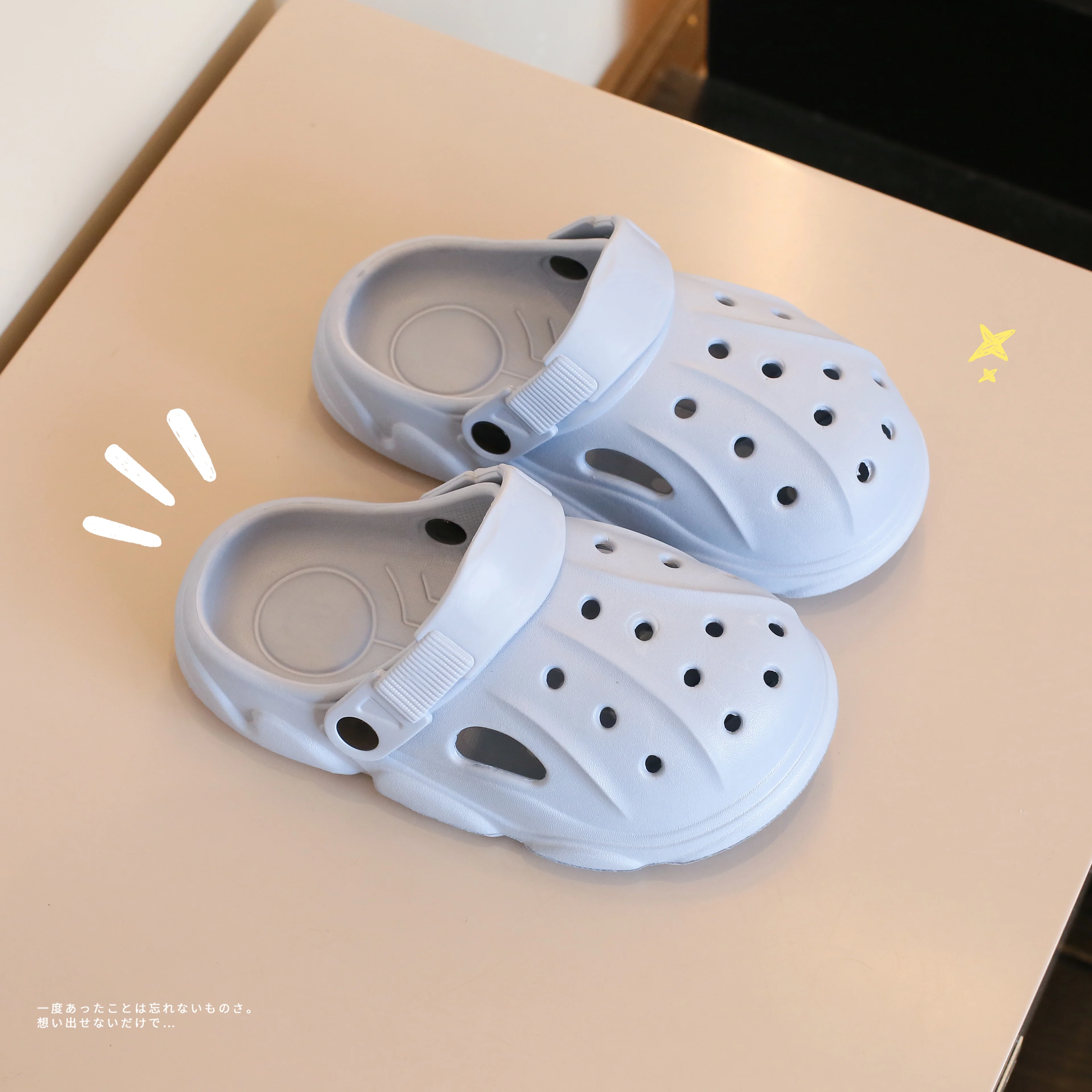 Cloud Children's Hole Shoes 22 Summer Simple Versatile Indoor Outdoor Thick Bottom Non-slip Baotou Two Wear Beach Slippers Cute
Cloud Children's Hole Shoes 22 Summer Simple Versatile Indoor Outdoor Thick Bottom Non-slip Baotou Two Wear Beach Slippers Cute