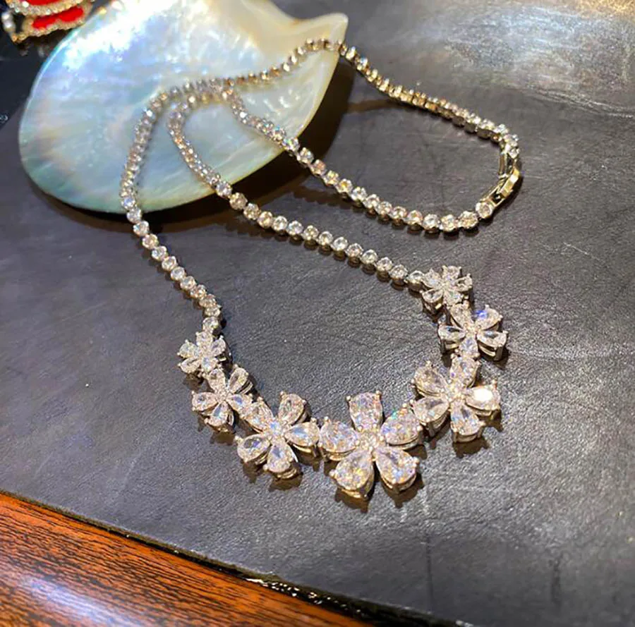 Retro flower necklace super fairy niche diamonds seven flower chocker luxury summer fashion neck jewelry
Retro flower necklace super fairy niche diamonds seven flower chocker luxury summer fashion neck jewelry