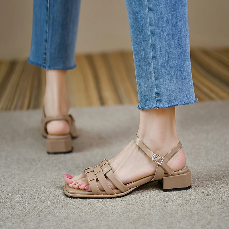 Женские сандалии-гладиаторы на низком каблуке, модные повседневные сандалии с узким ремешком на щиколотке, пляжные босоножки с переплетени... 
Женские сандалии-гладиаторы на низком каблуке, модные повседневные сандалии с узким ремешком на щиколотке, пляжные босоножки с переплетени...