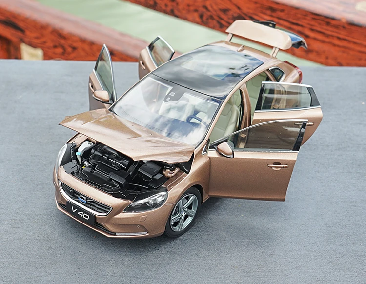Коллекция 1/18 года, модель автомобиля V40 из сплава, детские игрушки для мальчиков, детские игрушки
Коллекция 1/18 года, модель автомобиля V40 из сплава, детские игрушки для мальчиков, детские игрушки