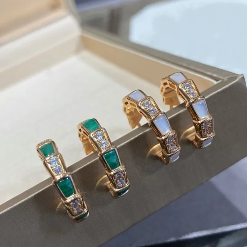 Змея из розового золота костяные серьги Роскошные ювелирные изделия от элегантных и модных брендов
Змея из розового золота костяные серьги Роскошные ювелирные изделия от элегантных и модных брендов