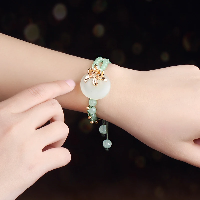Chinese style female retro green chalcedony bracelet jade safety buckle small fresh bracelet weaving
Chinese style female retro green chalcedony bracelet jade safety buckle small fresh bracelet weaving