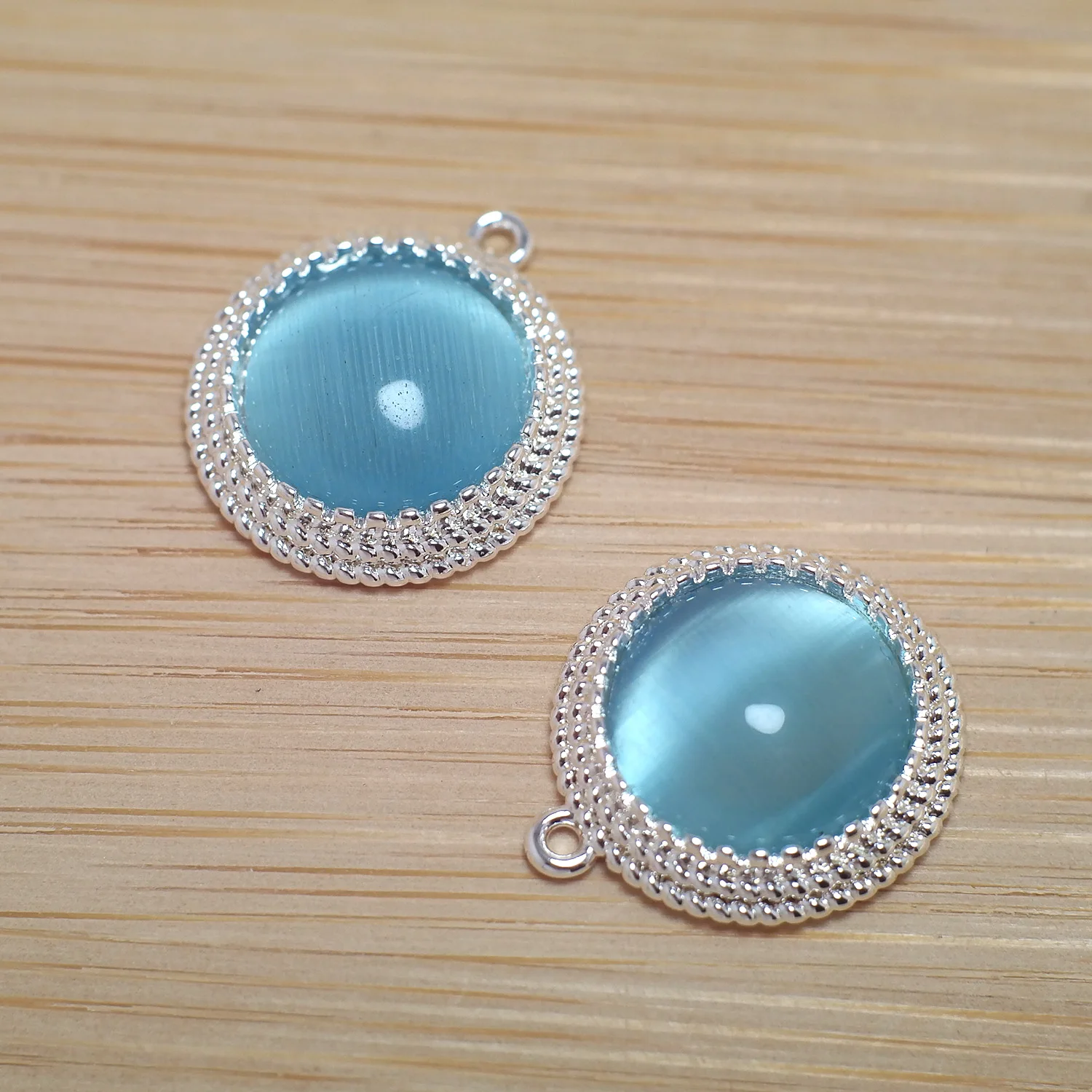 2pcs Silver Color Plated Round Brass Pendant Light Blue Cat Eye Stone Faceted Gemstone Charm Jewelry Making 16.15x14.23x4mm
2pcs Silver Color Plated Round Brass Pendant Light Blue Cat Eye Stone Faceted Gemstone Charm Jewelry Making 16.15x14.23x4mm