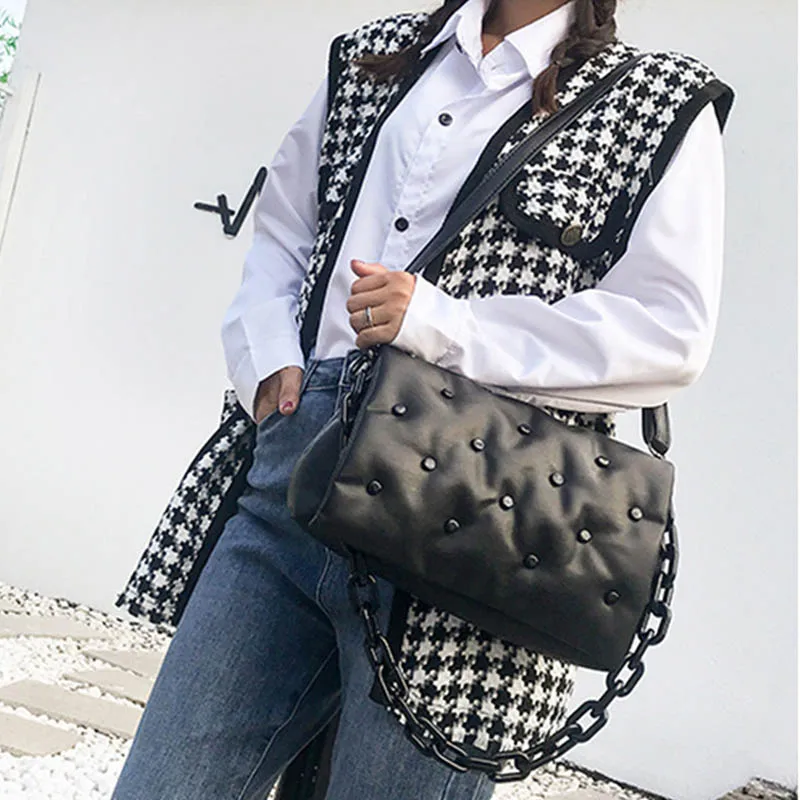 Luxury Women's Shoulder Bags Designer Thick Chain Crossbody Bag And Handbag Female Brand Clutch Bags Lady Rivet Button Bag Purse
Luxury Women's Shoulder Bags Designer Thick Chain Crossbody Bag And Handbag Female Brand Clutch Bags Lady Rivet Button Bag Purse