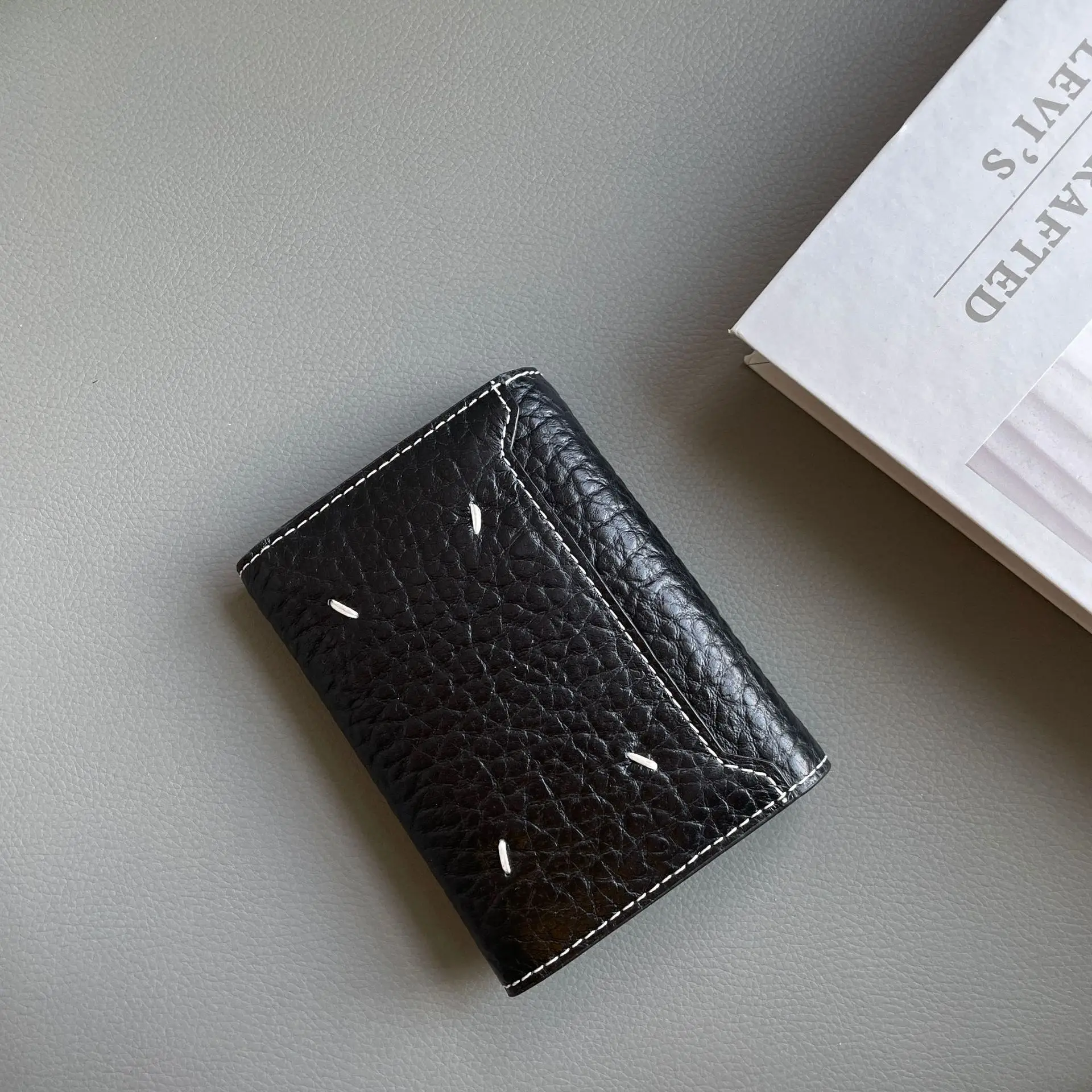 Wallet Niche Unisex Men's and Women's Tthree Fold Card Holder Wallet Flip Multifunctional Personality Cowhide
Wallet Niche Unisex Men's and Women's Tthree Fold Card Holder Wallet Flip Multifunctional Personality Cowhide