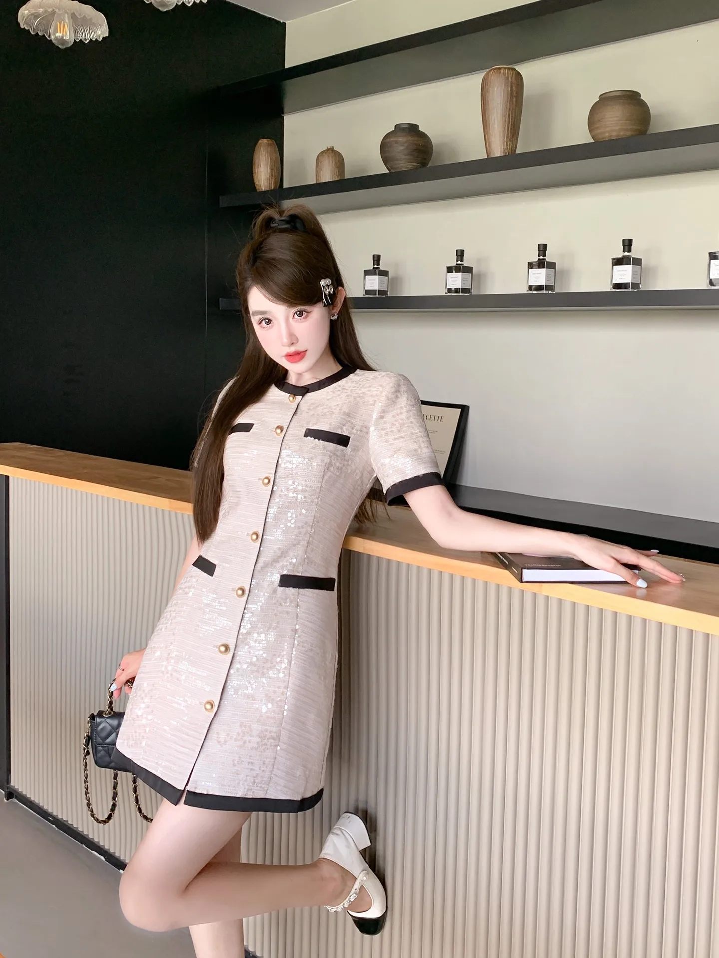 Новинка весна-лето 2023 женская одежда контрастные платья с блестками 0822
Новинка весна-лето 2023 женская одежда контрастные платья с блестками 0822