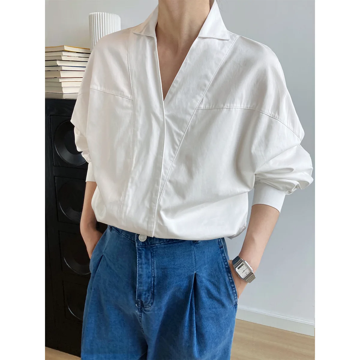 Retro small lapel long-sleeved shirt women's Korean spring new loose silhouette bat sleeve shirt
Retro small lapel long-sleeved shirt women's Korean spring new loose silhouette bat sleeve shirt