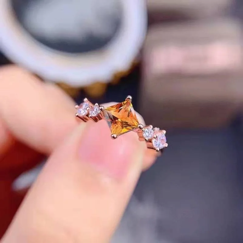 Simple Women's Temperament Jewelry Natural Citrine Ring for Women Creative Diamond Silver Ring Party Birthday Gift Charm Jewelry
Simple Women's Temperament Jewelry Natural Citrine Ring for Women Creative Diamond Silver Ring Party Birthday Gift Charm Jewelry