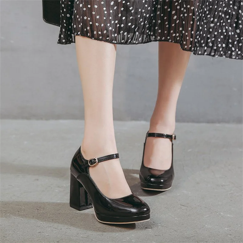 2023 European and American Autumn Retro Patent Leather Thick Heel Versatile Single Shoe 4472
2023 European and American Autumn Retro Patent Leather Thick Heel Versatile Single Shoe 4472