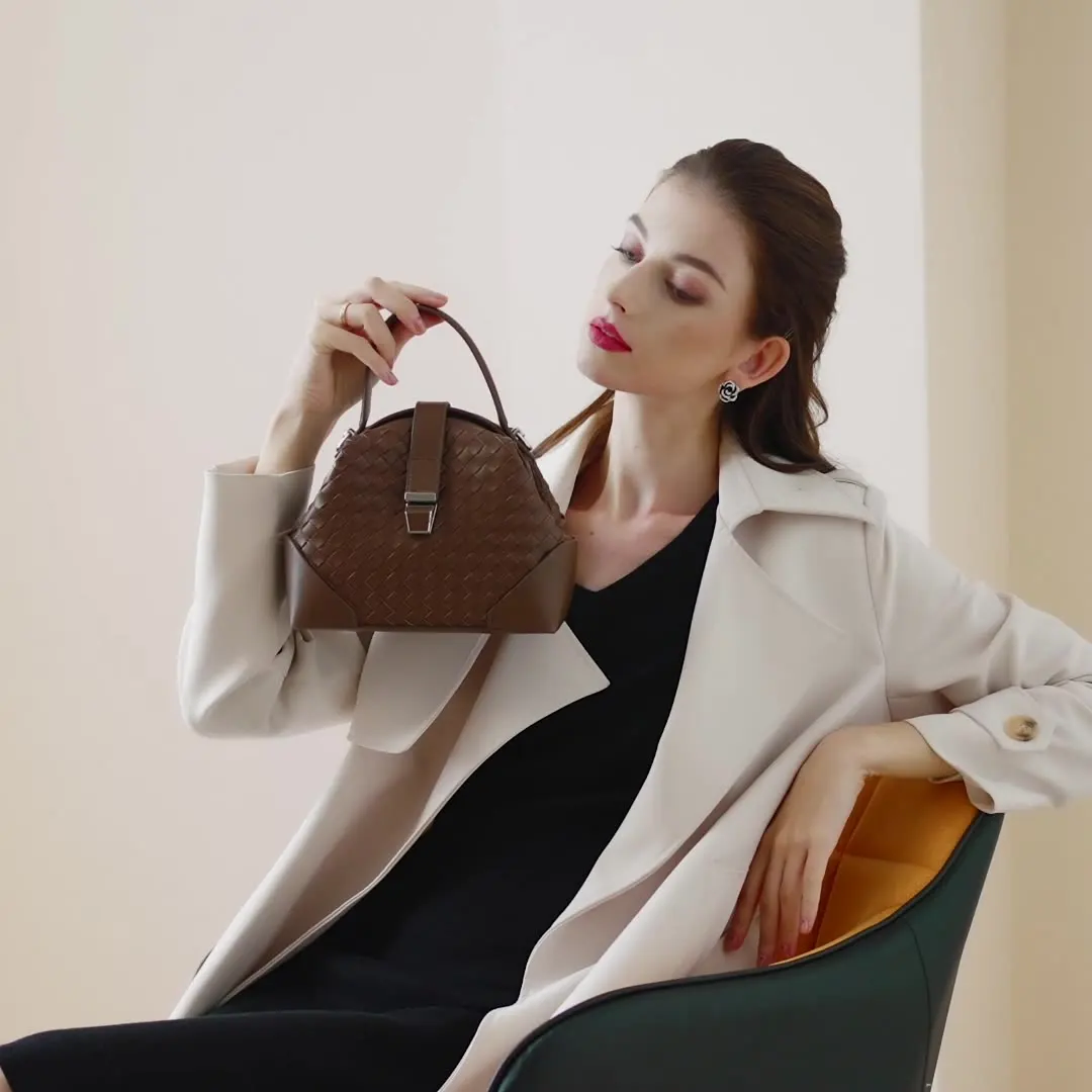 2022 New ManuaWoven Single Shoulder Messenger Women's Bag Niche Design Portable Vegetable Basket
2022 New ManuaWoven Single Shoulder Messenger Women's Bag Niche Design Portable Vegetable Basket