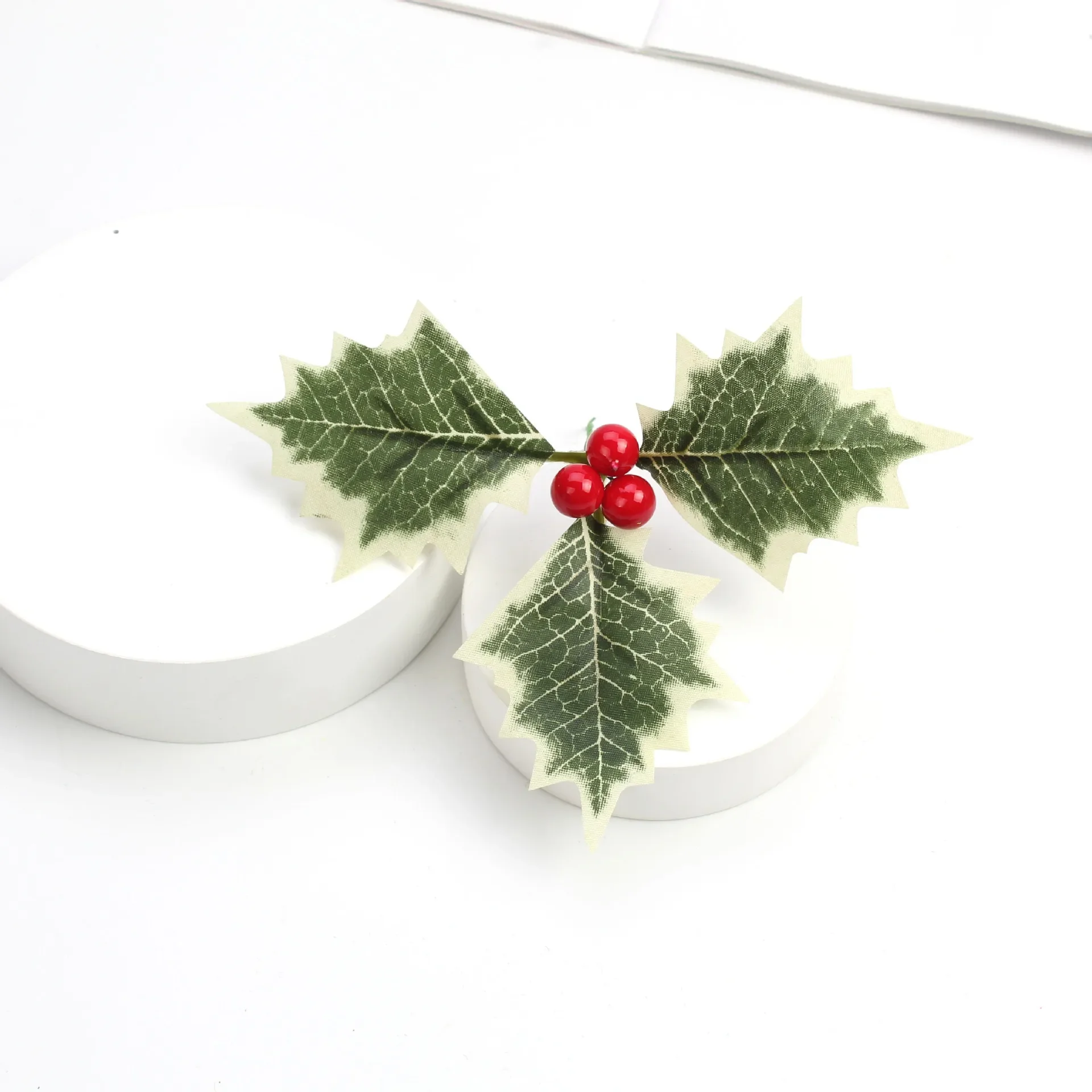 Искусственные ягоды падуба 10 шт
Искусственные ягоды падуба 10 шт