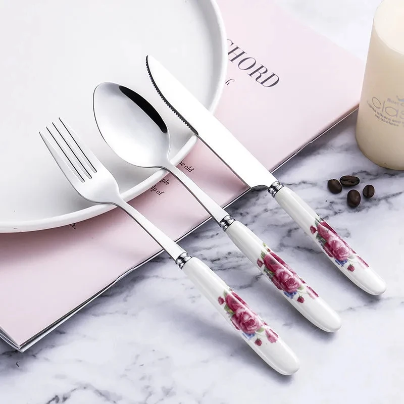 3pcs/set Aldult Kitchen tool Fashion Stainless Steel fork Knife Spoon 20cm Bone China fruit fork/cake dessert fork tableware
3pcs/set Aldult Kitchen tool Fashion Stainless Steel fork Knife Spoon 20cm Bone China fruit fork/cake dessert fork tableware
