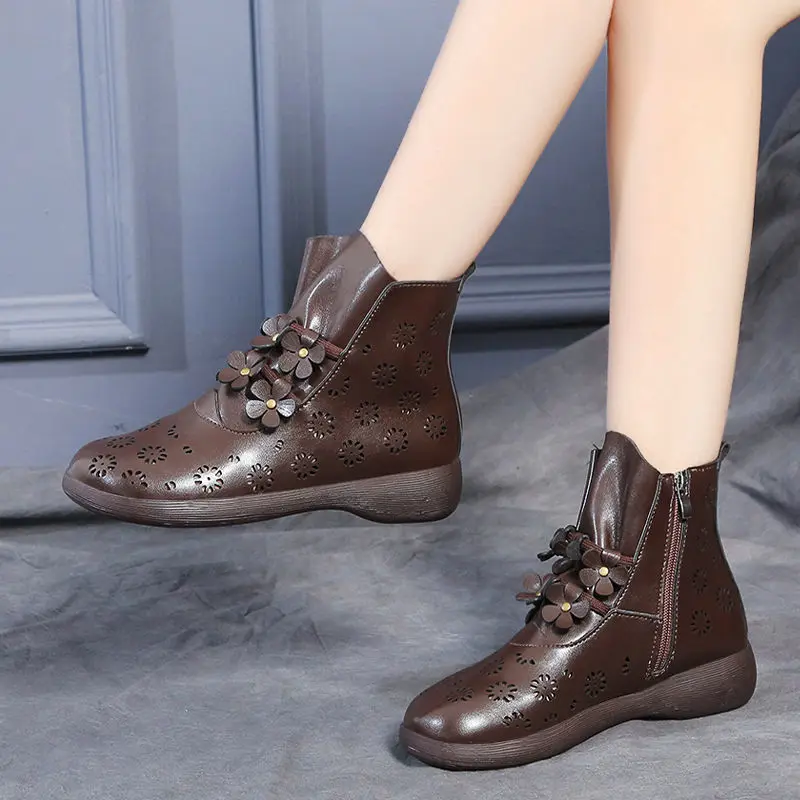 Retro Soft Leather Ankle Boots Women Spring Summer New Breathable National Style Round Head Shoes Lady Handmade Flower Footwear
Retro Soft Leather Ankle Boots Women Spring Summer New Breathable National Style Round Head Shoes Lady Handmade Flower Footwear