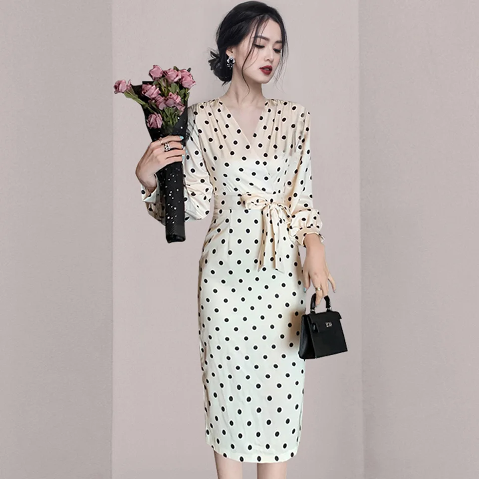 French Elegant Party Dress 2022 Autumn V-Neck Wave Point High-End Satin High Waist With Laces Temperament Vintage Dress Women
French Elegant Party Dress 2022 Autumn V-Neck Wave Point High-End Satin High Waist With Laces Temperament Vintage Dress Women
