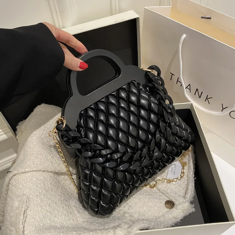 Сумка-мессенджер на цепочке, женская сумка, Весенняя брендовая сумка 2022, новая трендовая модная сумка, универсальная сумка через плечо с ром... 
Сумка-мессенджер на цепочке, женская сумка, Весенняя брендовая сумка 2022, новая трендовая модная сумка, универсальная сумка через плечо с ром...