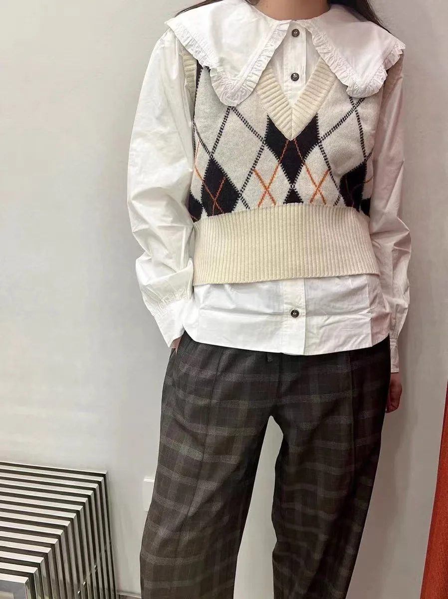 Women's V-Neck Knit Sweater Vest Letters Embroidery Sleeveless Argyle Knitwear Pullover All-Match 2022 Spring
Women's V-Neck Knit Sweater Vest Letters Embroidery Sleeveless Argyle Knitwear Pullover All-Match 2022 Spring