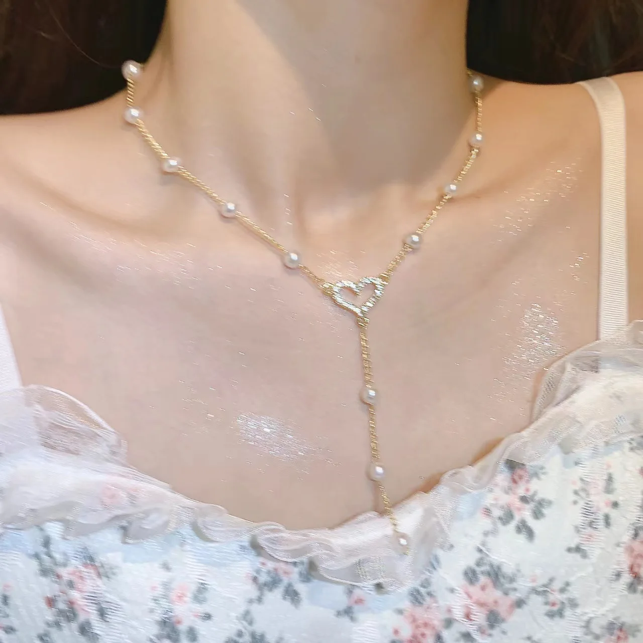 2023 New Korean Elegant Pearl Beads Choker For Women Girls Delicate Hollow Zircon Heart Pendant Necklace Wedding Jewelry
2023 New Korean Elegant Pearl Beads Choker For Women Girls Delicate Hollow Zircon Heart Pendant Necklace Wedding Jewelry