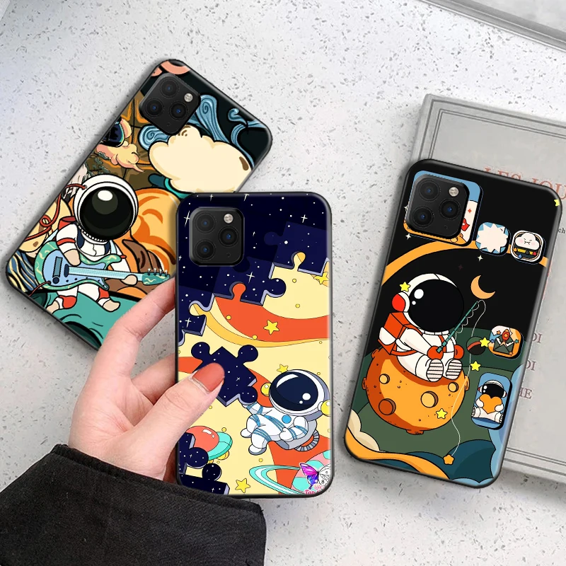 Cartoon Astronaut Phone Case For Funda iPhone 13 11 Pro Max 12 Mini X XR XS Max SE 2020 Silicone Cover Liquid Silicon Black
Cartoon Astronaut Phone Case For Funda iPhone 13 11 Pro Max 12 Mini X XR XS Max SE 2020 Silicone Cover Liquid Silicon Black