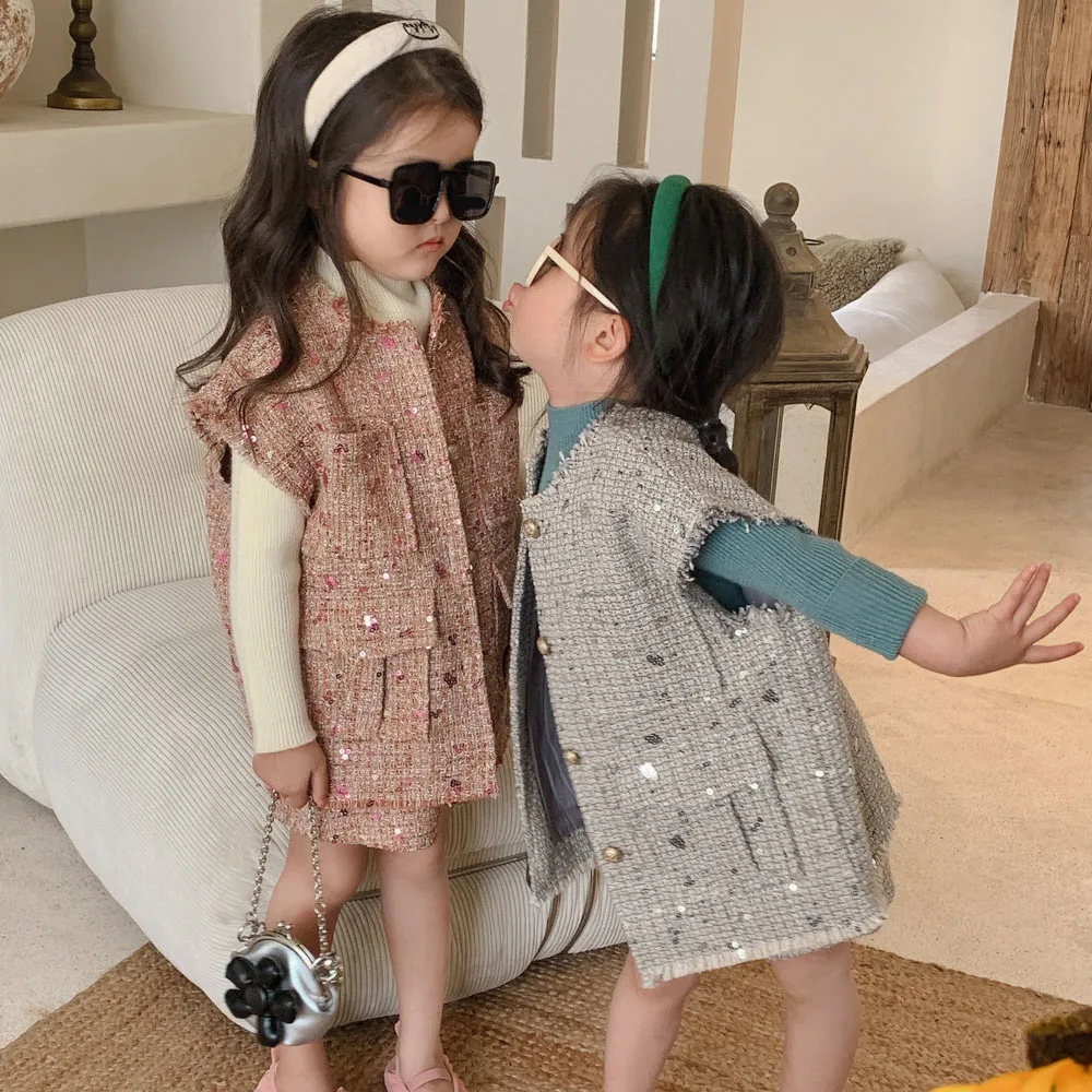 1-7Years Girls Tweed Knitted Sequin Vest Coat +Shorts Classic Baby Costume Autumn Winter Kids Clothes Set Christmas Suit
1-7Years Girls Tweed Knitted Sequin Vest Coat +Shorts Classic Baby Costume Autumn Winter Kids Clothes Set Christmas Suit