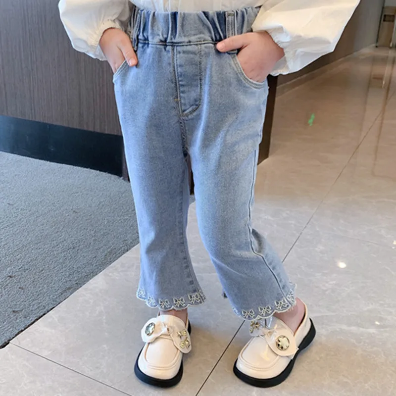 2022 Korean Style Kids Girl Light Blue Cotton Elastic Waist Denim Trousers Fashion Embroidery Bell Bottoming Pants Girls Jeans
2022 Korean Style Kids Girl Light Blue Cotton Elastic Waist Denim Trousers Fashion Embroidery Bell Bottoming Pants Girls Jeans