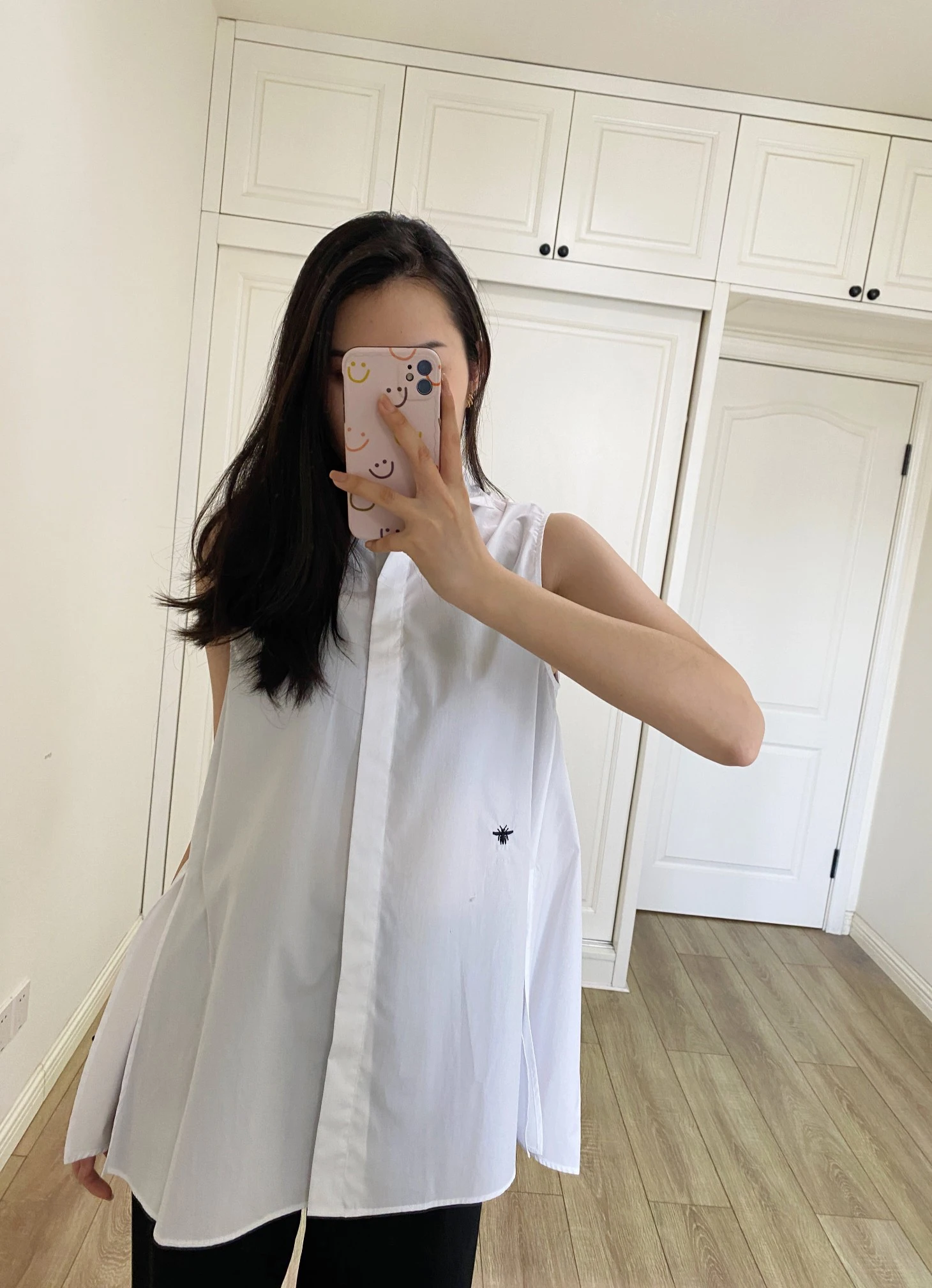 2022 New High Quality Embroidery Bee Sleeveless Shirts Women Elegant Runway Designer Chic Tops
2022 New High Quality Embroidery Bee Sleeveless Shirts Women Elegant Runway Designer Chic Tops