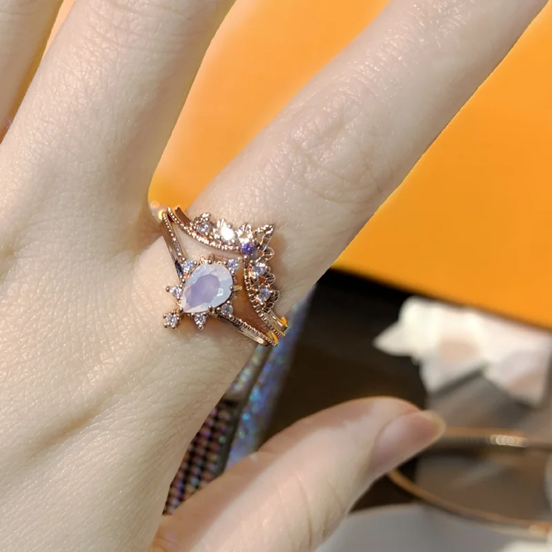 New Fashion Vintage Persian Lace Edge Ring Women's Personality Moonstone Full Diamond Crown Double Layer Ring Party Jewelry Gift
New Fashion Vintage Persian Lace Edge Ring Women's Personality Moonstone Full Diamond Crown Double Layer Ring Party Jewelry Gift