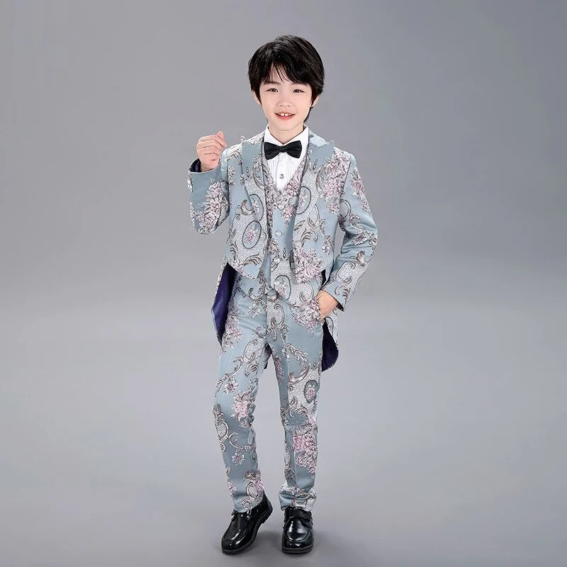 Children's Suits Jacquard Satin Dovetail Three-piece Magic Suit Little Boy Piano Conductor Performance Suits for Men Suits
Children's Suits Jacquard Satin Dovetail Three-piece Magic Suit Little Boy Piano Conductor Performance Suits for Men Suits