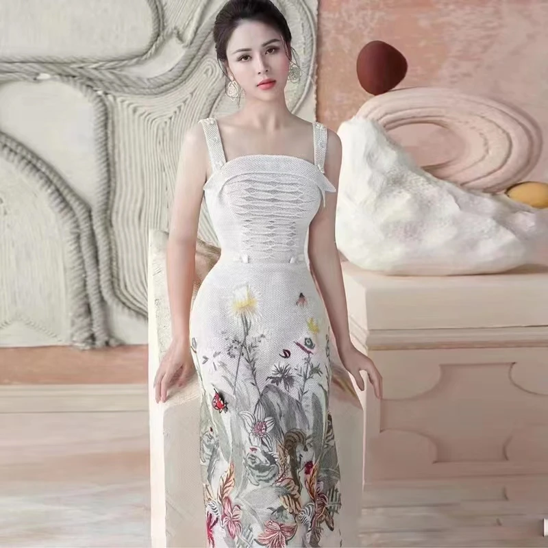 2022 Summer New French Style Niche Design Plaid Jacquard Print Diamond Flower Sling Waist Dress
2022 Summer New French Style Niche Design Plaid Jacquard Print Diamond Flower Sling Waist Dress