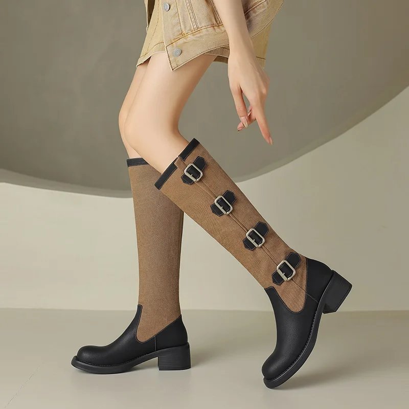 Женские сапоги до колена из воловьей и джинсовой кожи, брендовые сапоги в стиле панк для верховой езды, на толстом высоком каблуке, с пряжкой, универсальные зимние сапоги
Женские сапоги до колена из воловьей и джинсовой кожи, брендовые сапоги в стиле панк для верховой езды, на толстом высоком каблуке, с пряжкой, универсальные зимние сапоги