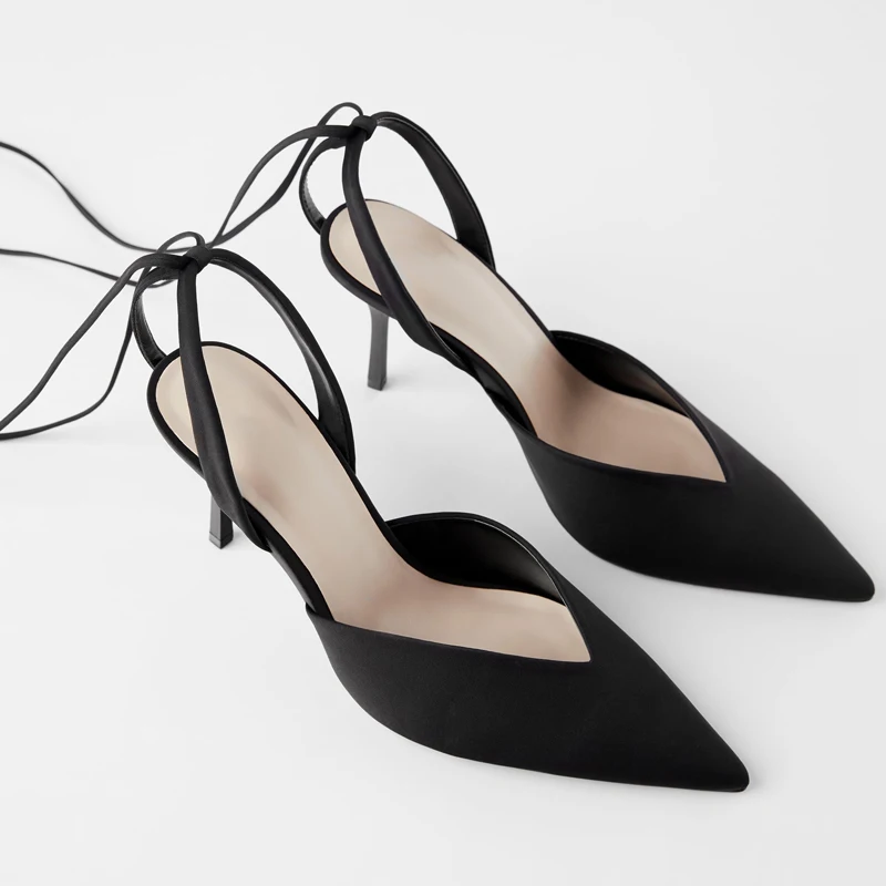 Женские босоножки Cladiator на тонком ремешке, сказочные шикарные босоножки с острым носком, коллекция Лето-Осень 2023 года, женская обувь на тонком каблуке
Женские босоножки Cladiator на тонком ремешке, сказочные шикарные босоножки с острым носком, коллекция Лето-Осень 2023 года, женская обувь на тонком каблуке