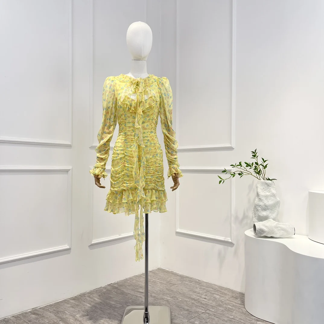 2023 Top Quality Yellow Silk Ditsy Florals Ruched Flouncy Pussybow Neckline Ruffled Mini Hem Dresses for Lady
2023 Top Quality Yellow Silk Ditsy Florals Ruched Flouncy Pussybow Neckline Ruffled Mini Hem Dresses for Lady