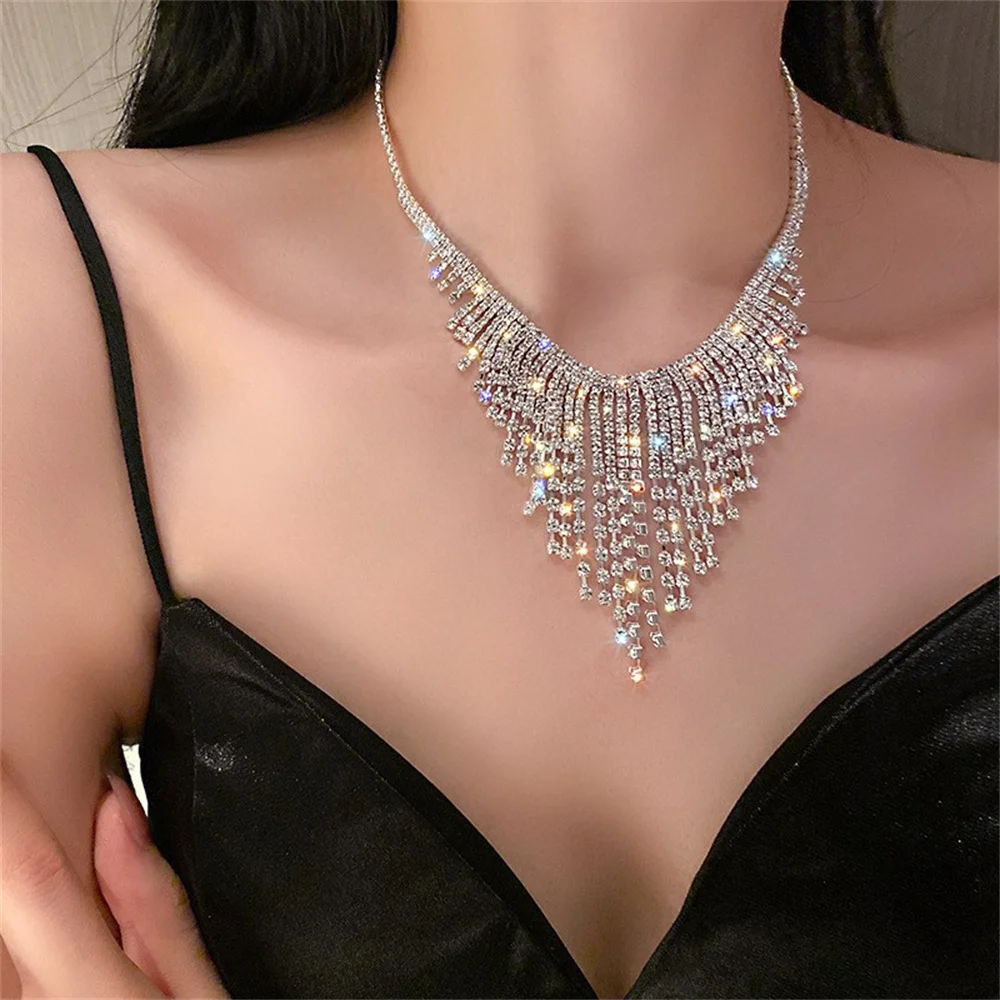 Fashion Exaggerated Personality Tide Necklace Spring New Diamond-Studded Tassel Necklace Network Red Design Sense
Fashion Exaggerated Personality Tide Necklace Spring New Diamond-Studded Tassel Necklace Network Red Design Sense