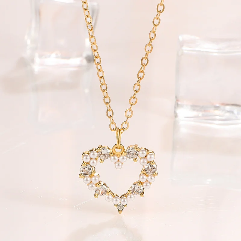 Simple Women Fashion Jewelry Inlaid White Pearl Cutout Pendant Necklace for Women Lucky Heart Necklace Party Birthday Gift
Simple Women Fashion Jewelry Inlaid White Pearl Cutout Pendant Necklace for Women Lucky Heart Necklace Party Birthday Gift
