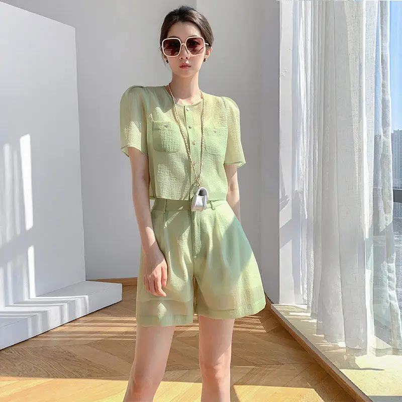 2022 Women Summer New Fashion 2 Piece Sets Female Short Sleeve Thin Casual Shirts + High Waist Loose Shorts Ladies Suits R145 
2022 Women Summer New Fashion 2 Piece Sets Female Short Sleeve Thin Casual Shirts + High Waist Loose Shorts Ladies Suits R145