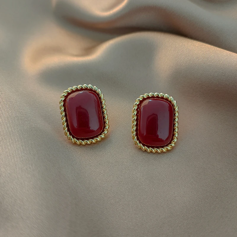 Vintage Stud Earrings Resin Simple For Women Girls Metal Chain Jewelry Ladies Fashion Classic Gift Wedding Party
Vintage Stud Earrings Resin Simple For Women Girls Metal Chain Jewelry Ladies Fashion Classic Gift Wedding Party