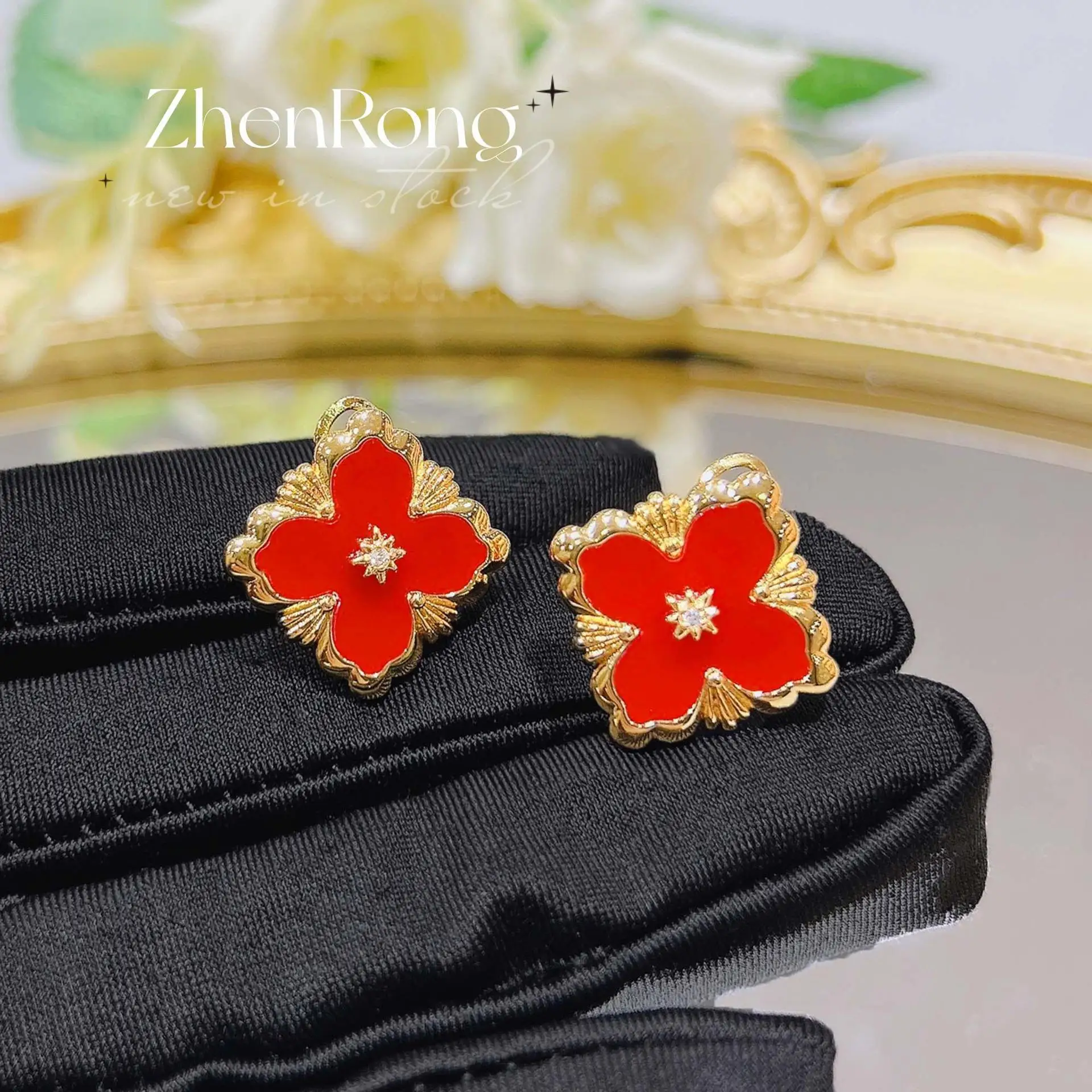 

Lucky Four Leaf Clover Fritillaria Stud Earrings Small and Exquisite Elegant Party Earring 2022 Trend New Luxury Gift Female